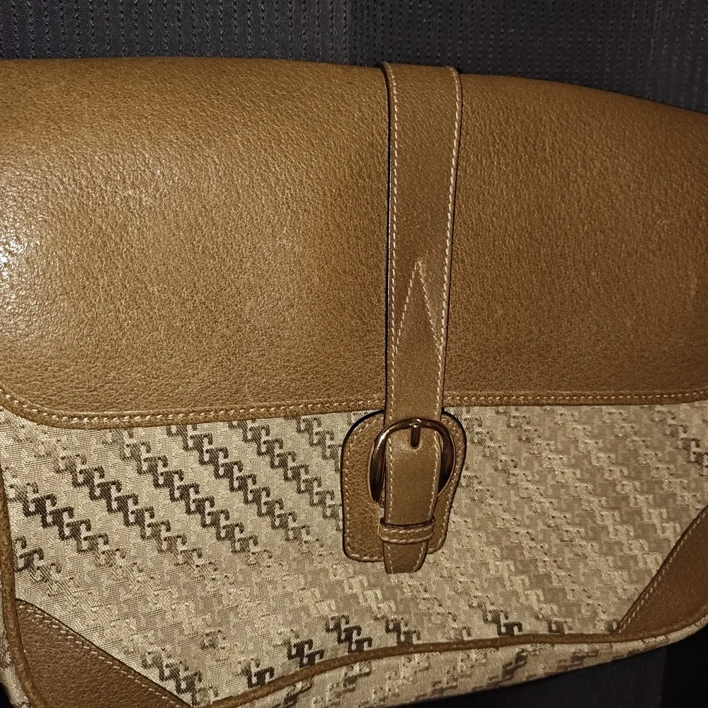 Gucci GG Vintage Shoulder Bag
